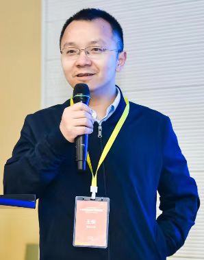 乐动平台官网创新论坛第一千三百九十讲：Floquet engineering symmetry-breaking and topological states under light irradiation