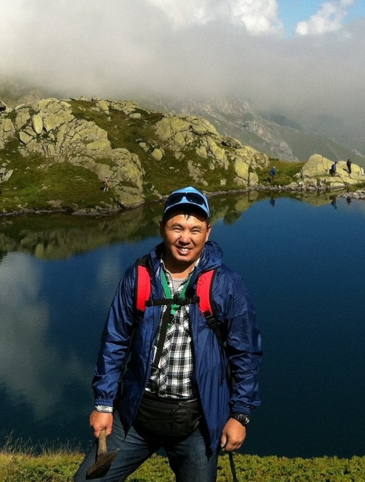 乐动平台官网创新论坛第一千八百三十八讲：Tectonic evolution of the high-and ultrahigh-pressure (HP-UHP) metamorphic complexes, Kyrgyz Tianshan Mts.