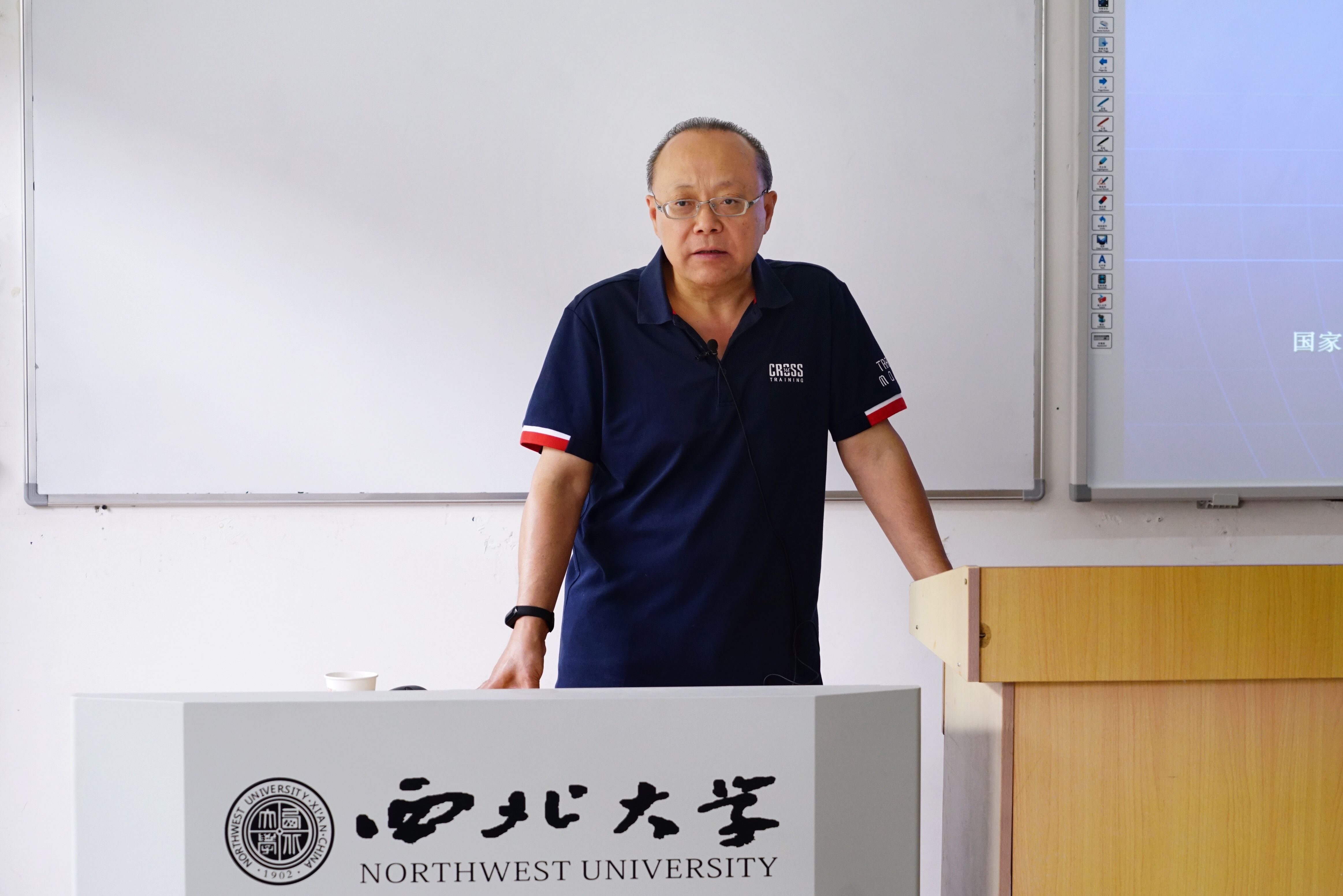 乐动平台官网校庆117周年人文社科高端讲座暨“名家讲坛”：新中国科技哲学的学科建构与创新发展
