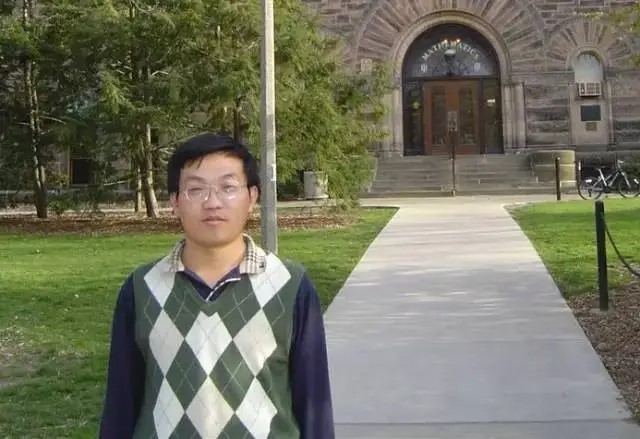 乐动平台官网创新论坛第一千六百八十一讲：Problems and results on determinants involving Legendre symbols