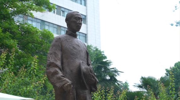 西北高等教育奠基人、中国现代医学先驱徐诵明雕像在乐动平台官网落成 西北高等教育奠基人、中国现代医学先驱徐诵明雕像在乐动平台官网落成